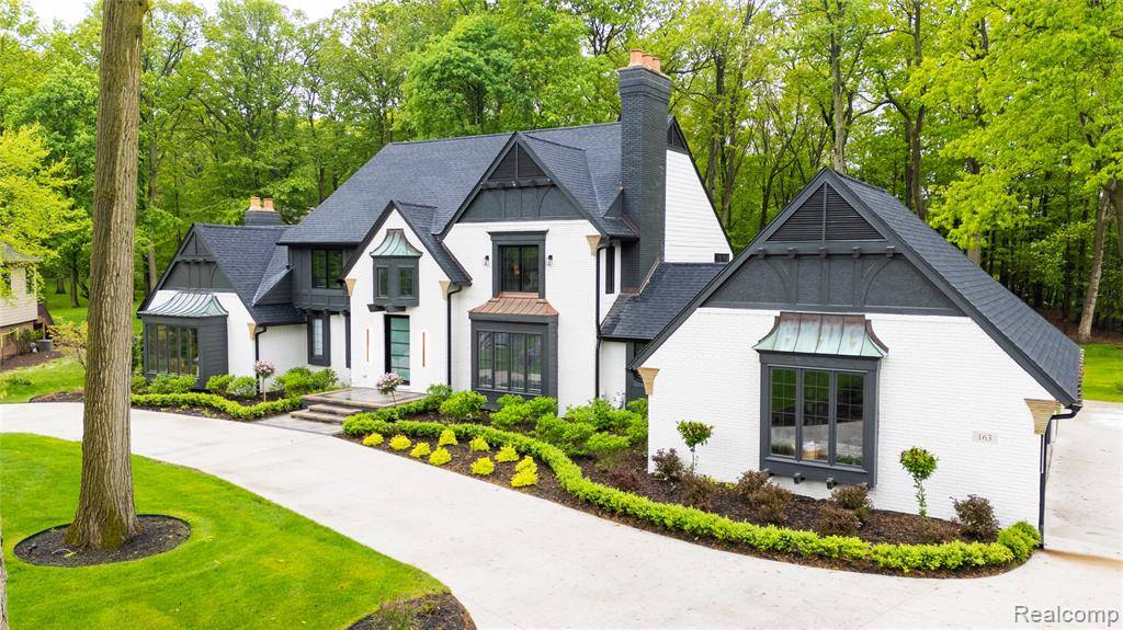Bloomfield Hills, MI 48304,163 MANORWOOD Drive