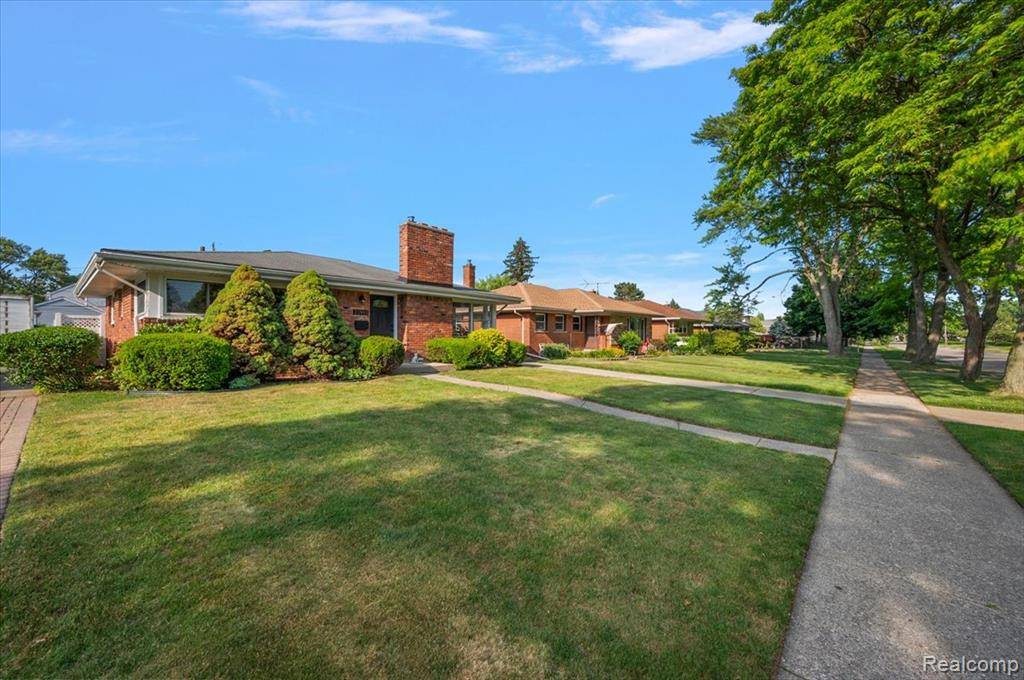 St. Clair Shores, MI 48081,21901 Lakeland Street