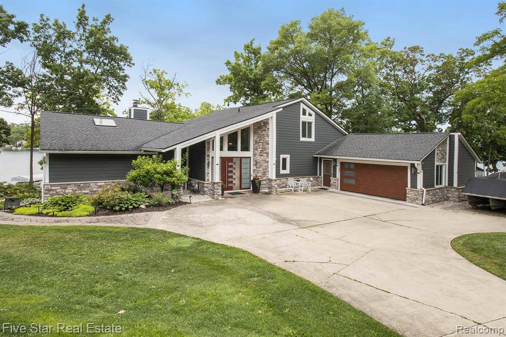 West Bloomfield Twp, MI 48324,7025 Dandison Boulevard