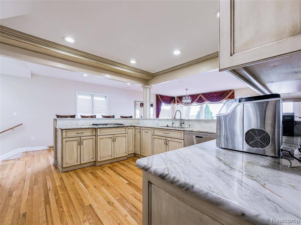 West Bloomfield Twp, MI 48324,7660 Barnsbury Drive