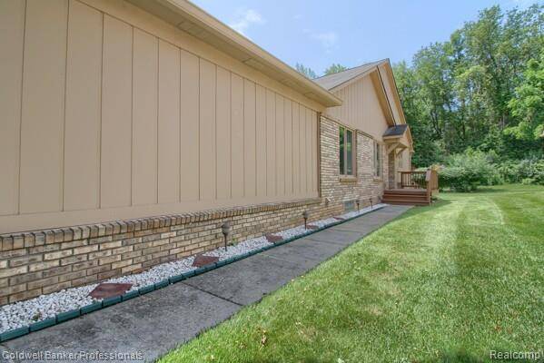 Farmington Hills, MI 48335,35193 Knollwood Lane