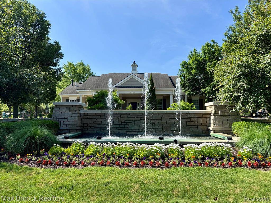 Commerce Twp, MI 48382,6144 Strawberry Circle