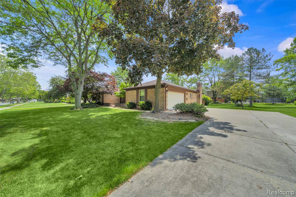 Troy, MI 48085,366 Tara Drive