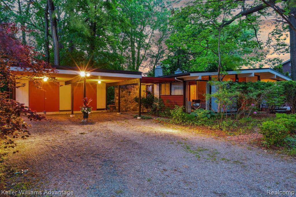 Dearborn Heights, MI 48127,5959 Rosetta Street