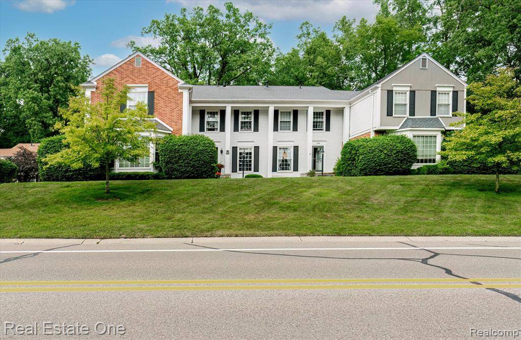 Rochester Hills, MI 48306,1106 Kings Cove Drive 80 355