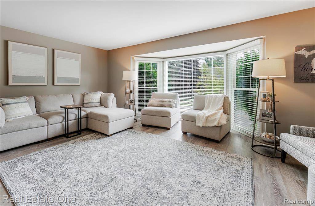 Rochester Hills, MI 48306,1106 Kings Cove Drive 80 355