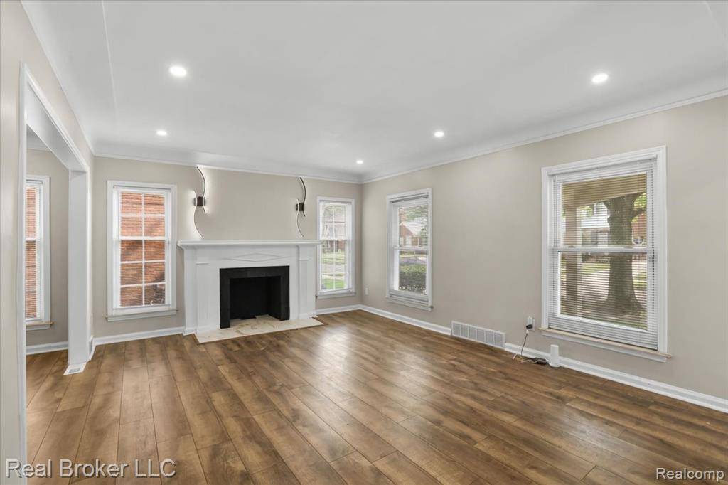 Detroit, MI 48223,15873 Kentfield Street