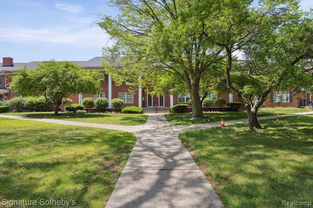 Farmington Hills, MI 48334,27671 W Echo Valley