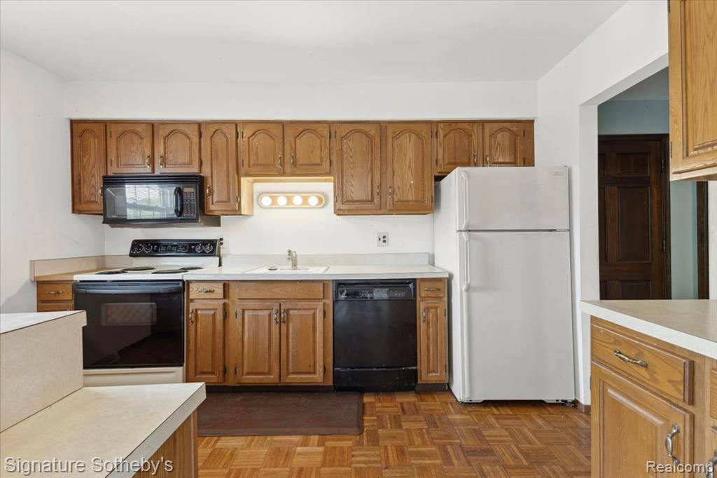 Farmington Hills, MI 48334,27671 W Echo Valley