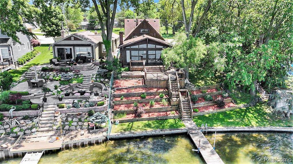 Fenton, MI 48430,2058 S Long Lake Road