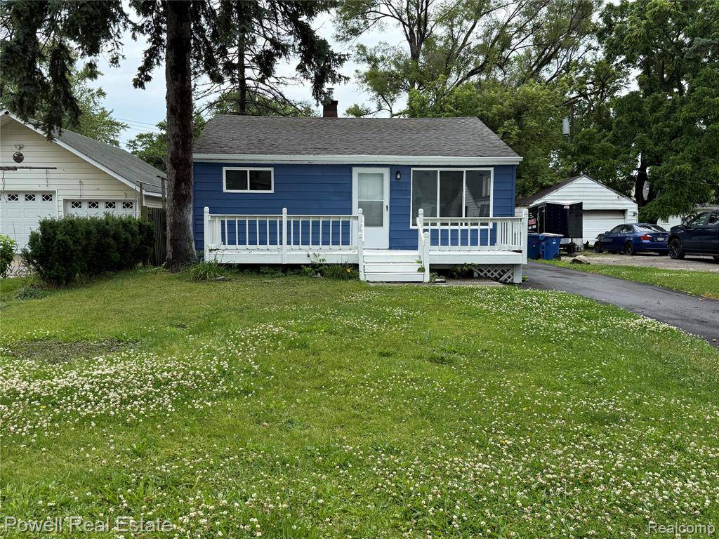 Waterford Twp, MI 48328,2326 Silver Circle