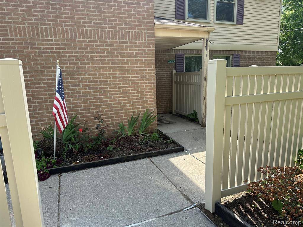 South Lyon, MI 48178,61290 Greenwood Drive 12 94