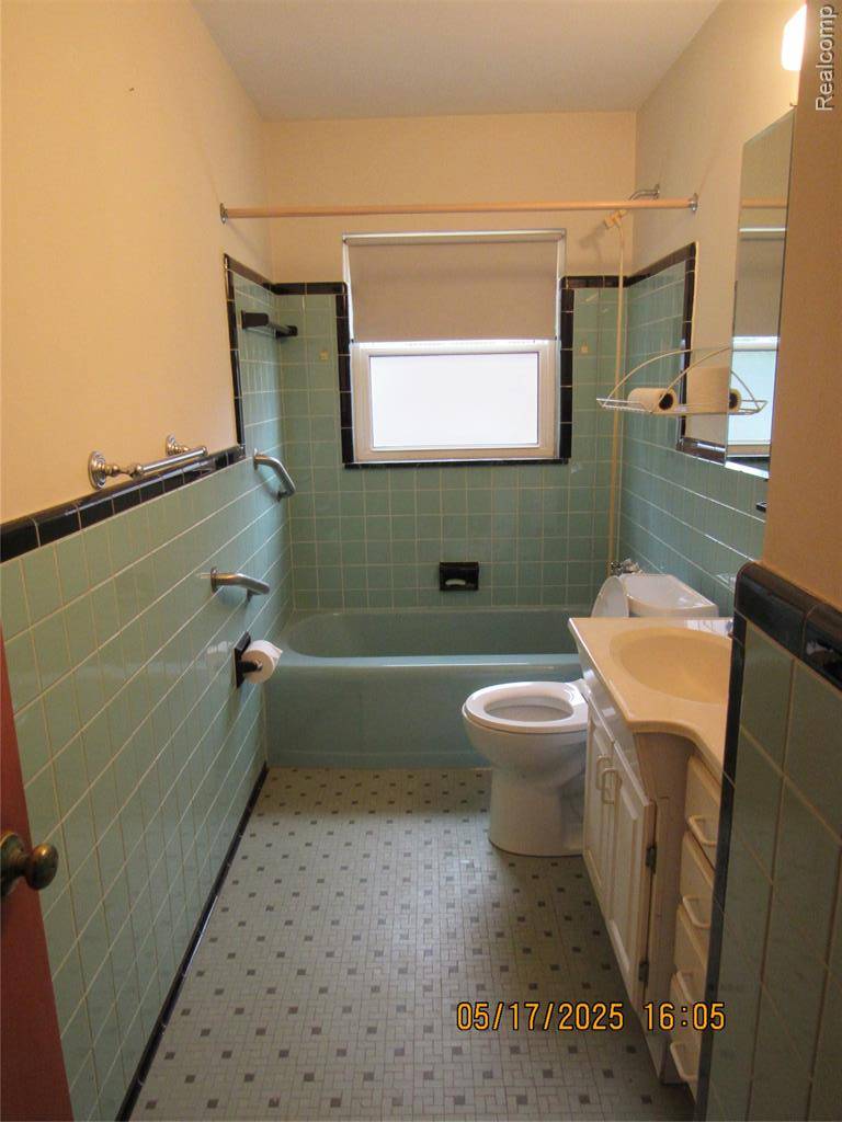 Dearborn Heights, MI 48127,5962 McMillian Street