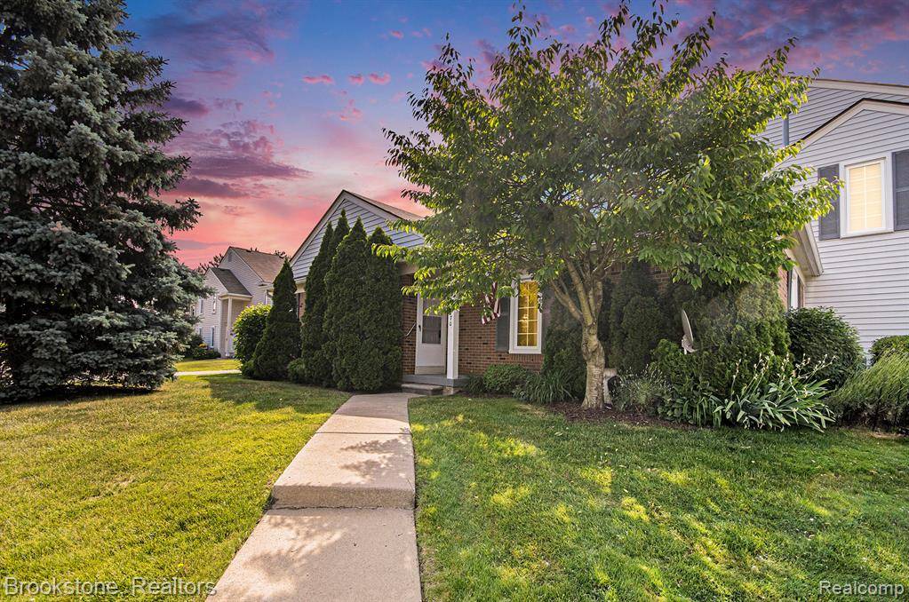 Clinton Twp, MI 48036,37470 Stonegate Circle 109