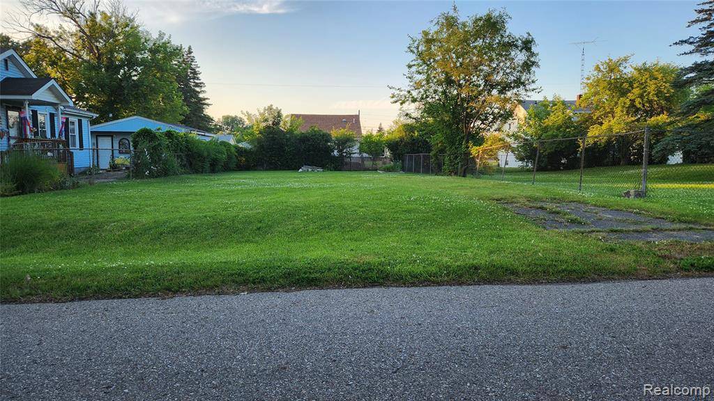 Burton, MI 48529,1497 Williamson E Williamson Avenue