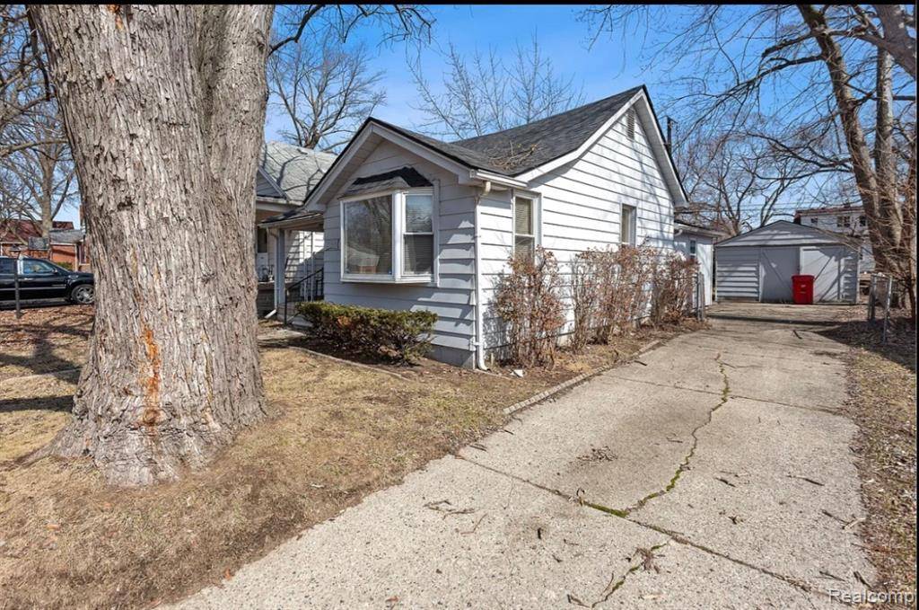 Eastpointe, MI 48021,21916 Oakwood Avenue