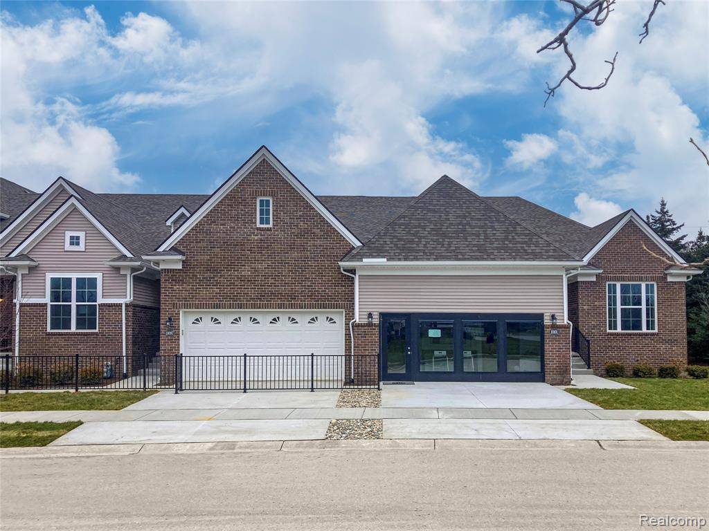 Hartland Twp, MI 48855,2233 Chase Drive 105