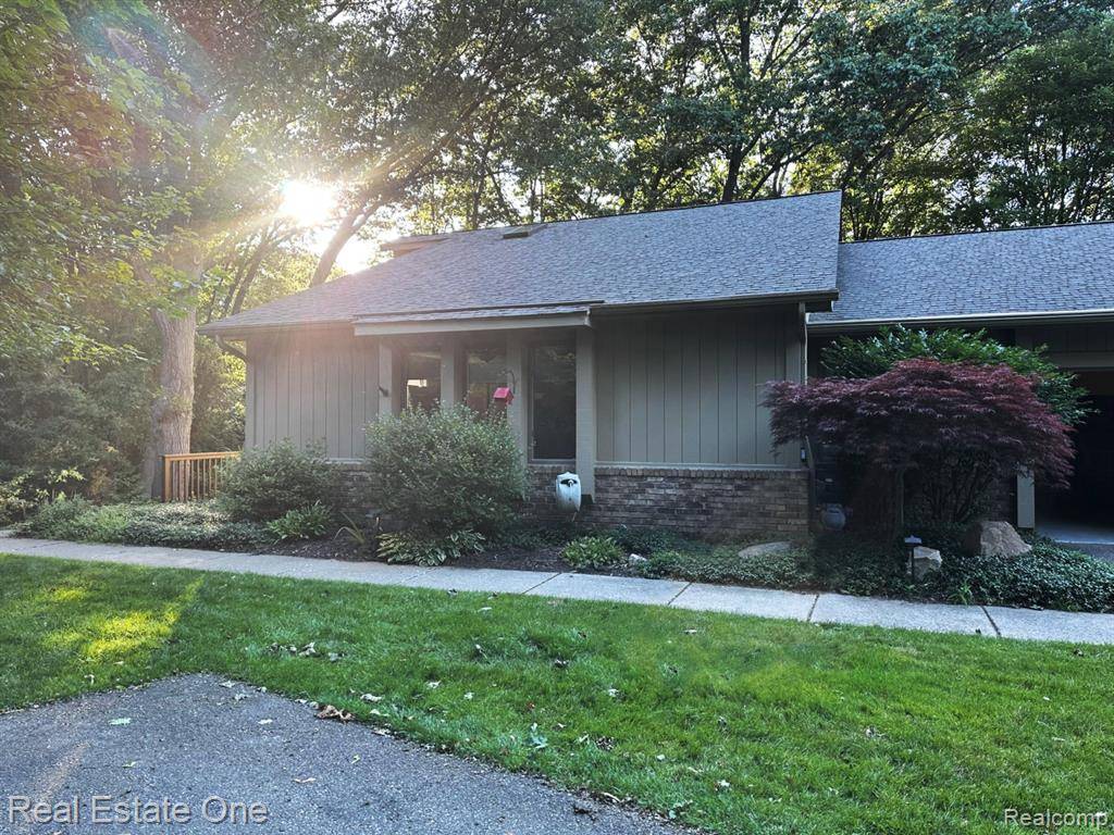 West Bloomfield Twp, MI 48324,7600 Hemlock Drive