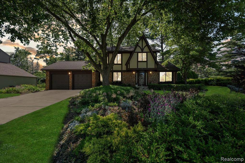 Farmington Hills, MI 48334,28555 Balmoral Way