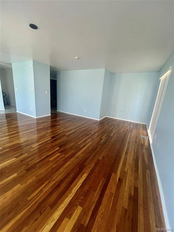 Oak Park, MI 48237,22116 Dante Street 117