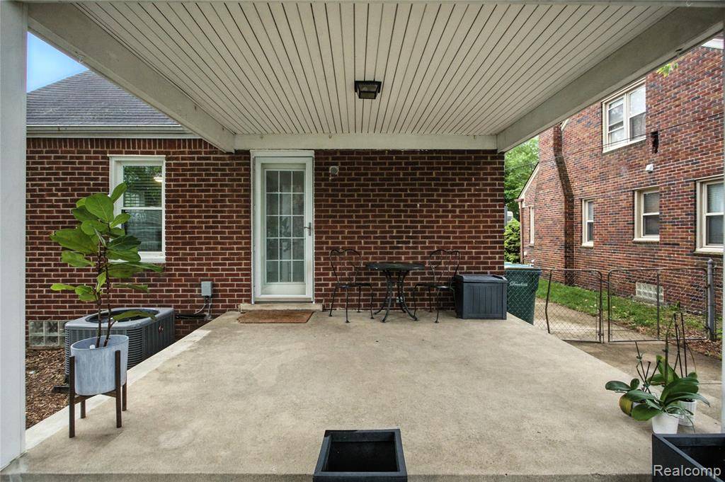 Dearborn, MI 48128,417 N Franklin Street