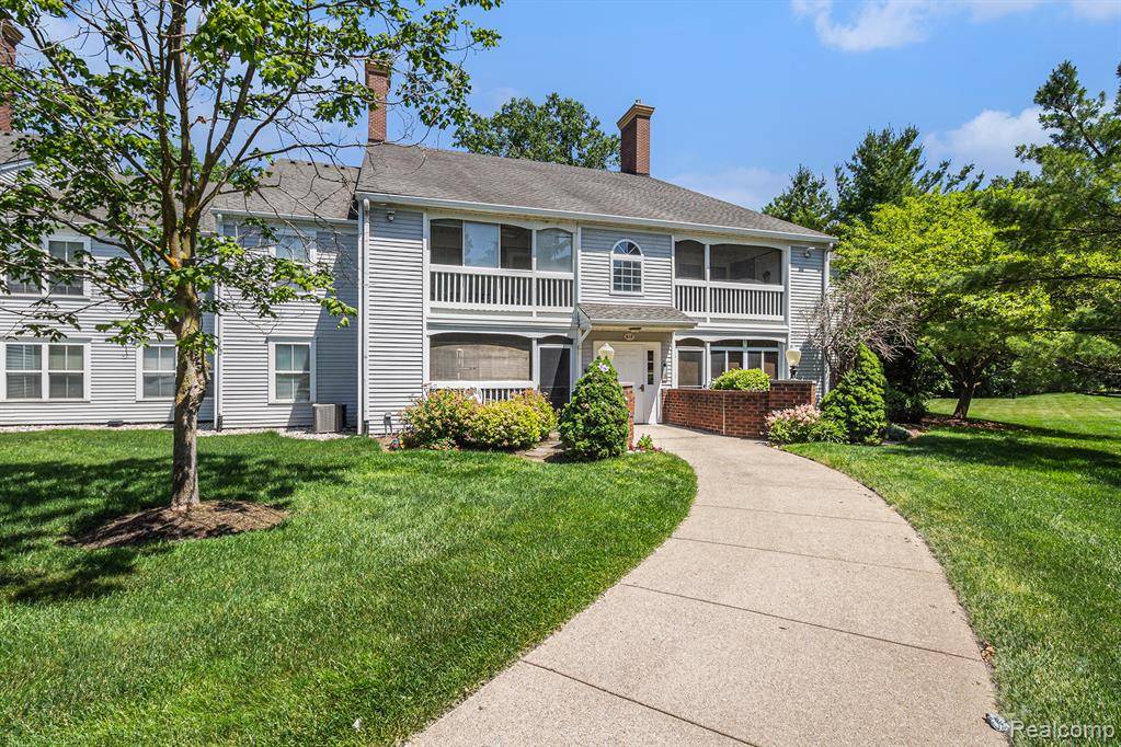Howell, MI 48843,618 Curzon Court 103