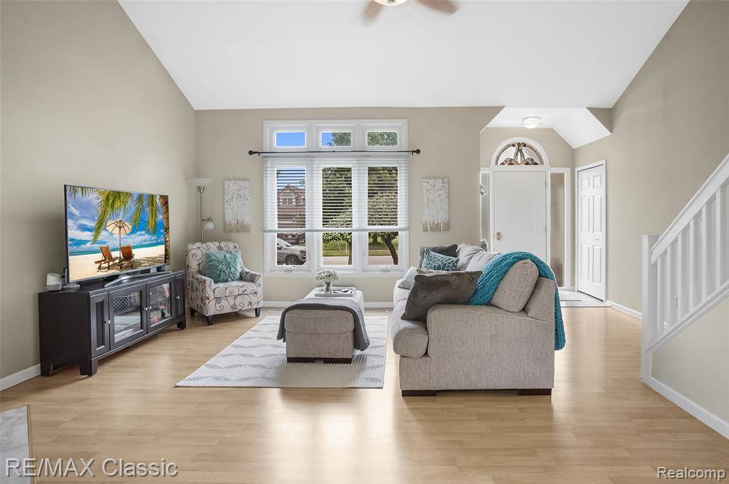 Wixom, MI 48393,473 Hampton Court
