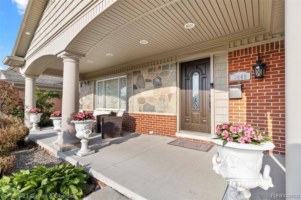 Dearborn Heights, MI 48127,1449 N Charlesworth Street