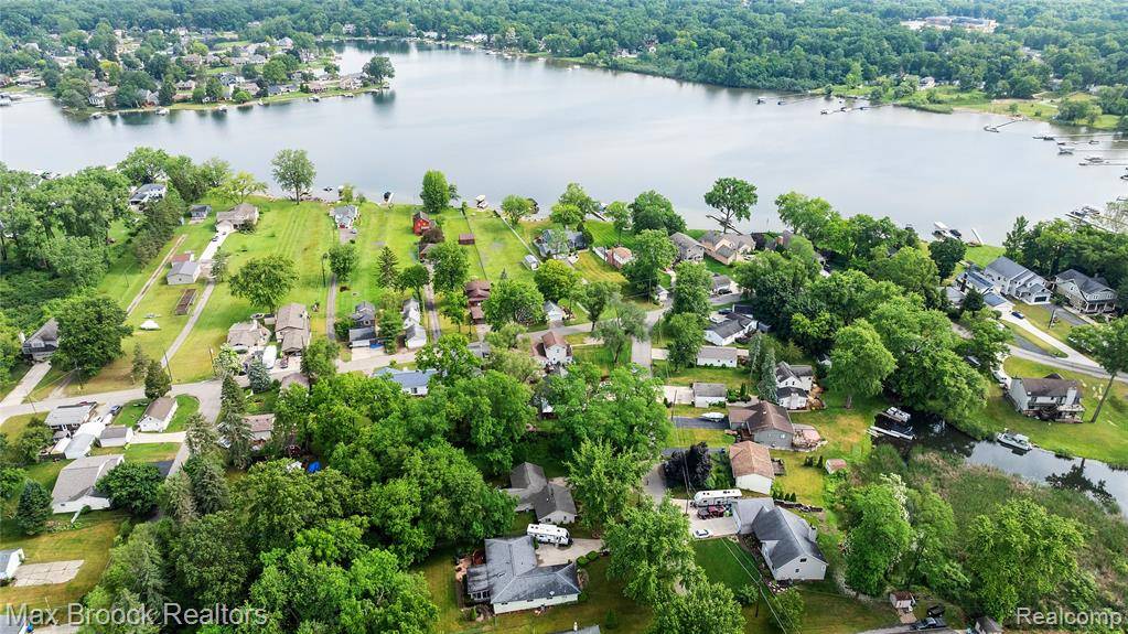 White Lake Twp, MI 48386,888 Mallock Road