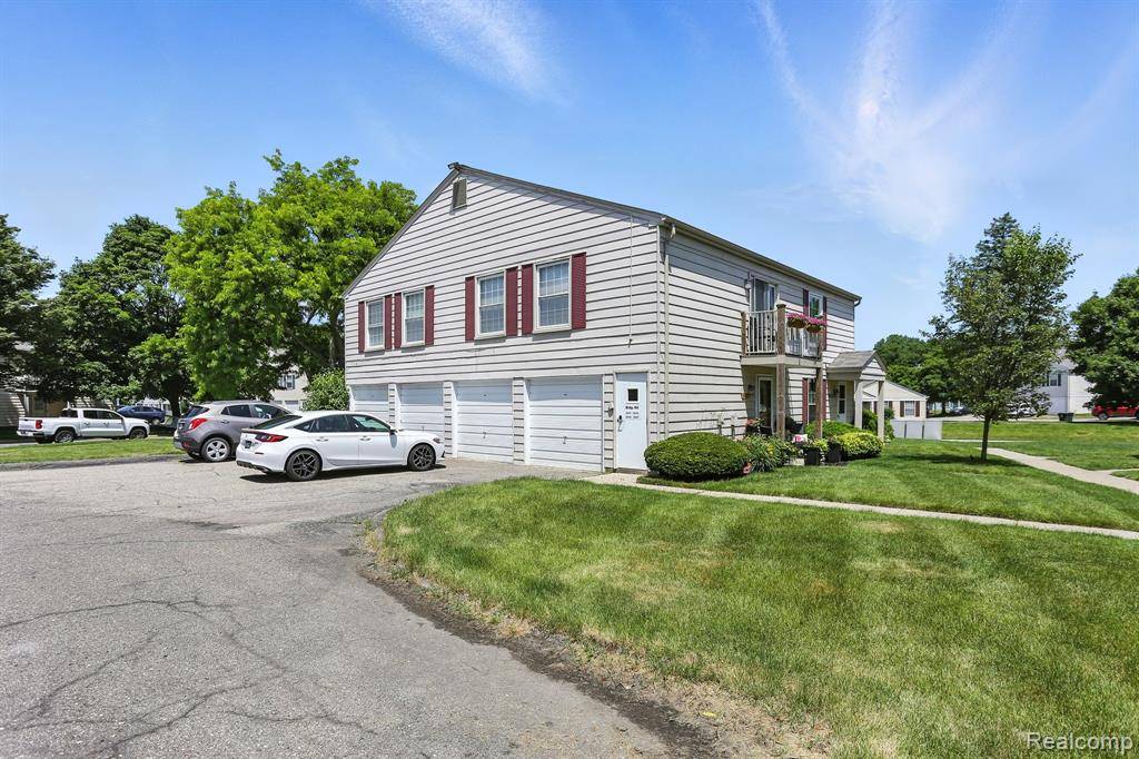 Lake Orion Vlg, MI 48360,3043 Oakridge Court