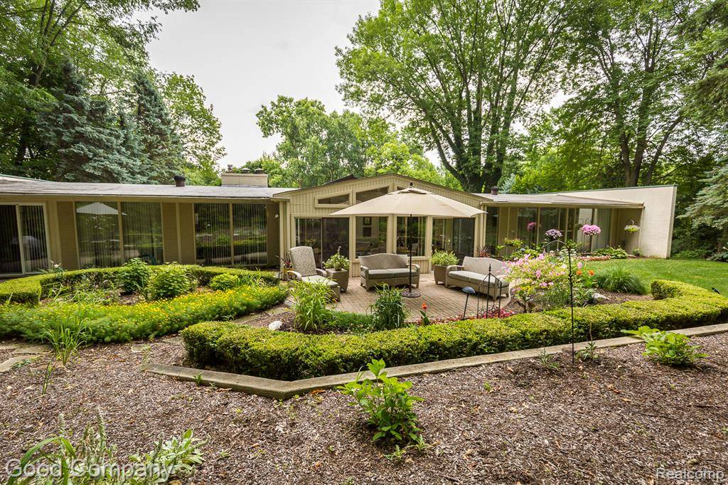 Bloomfield Hills, MI 48304,3788 Crestlake Drive
