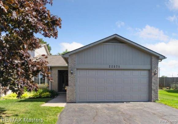 Woodhaven, MI 48183,22571 Silver Creek Drive 16