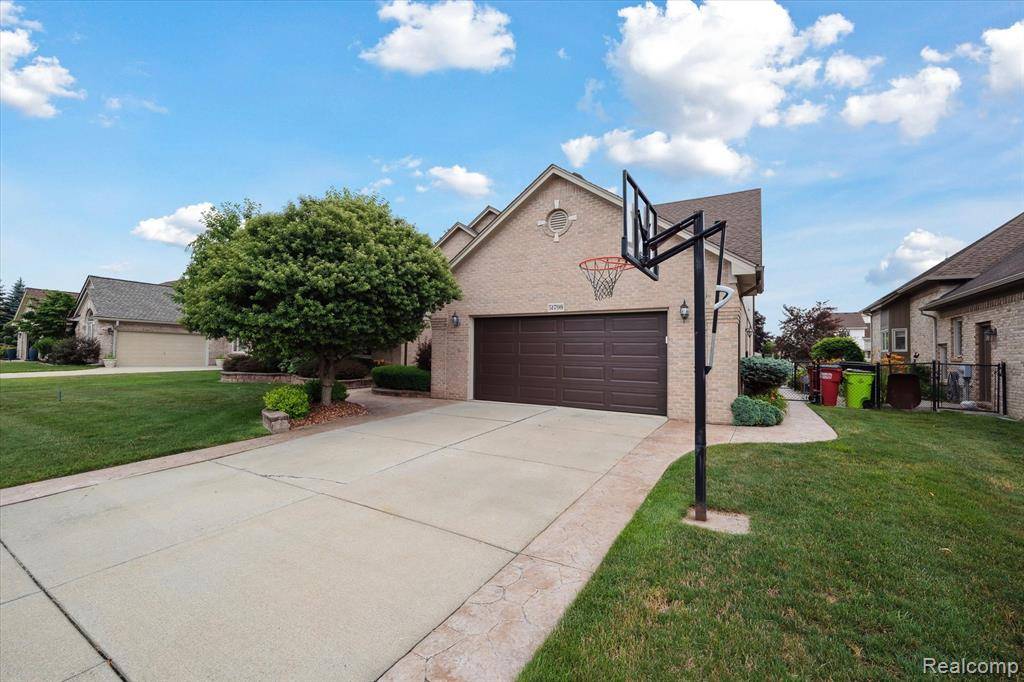 Macomb Twp, MI 48042,51798 Sequoya Drive