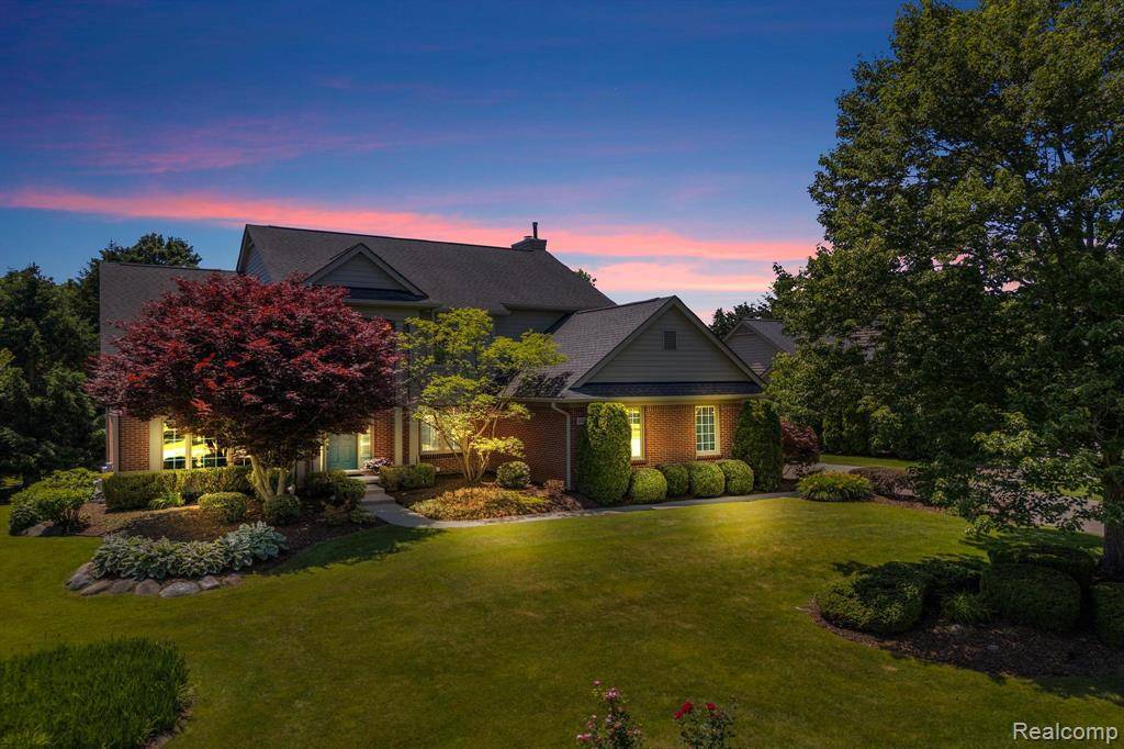 South Lyon, MI 48178,23397 Spy Glass Hill N
