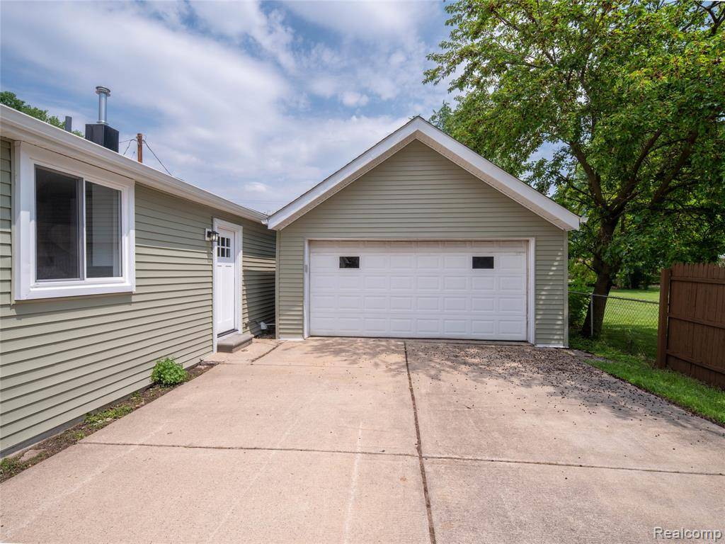 St. Clair Shores, MI 48080,21705 Maxine Street