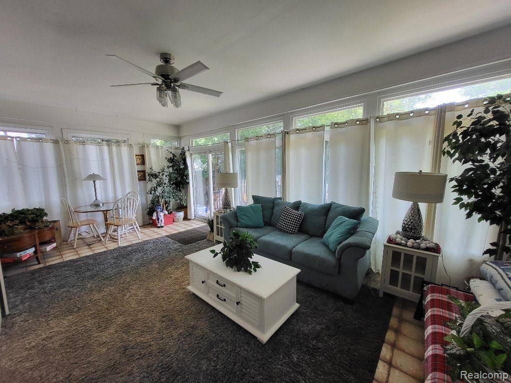 Waterford Twp, MI 48328,689 Hogarth Avenue