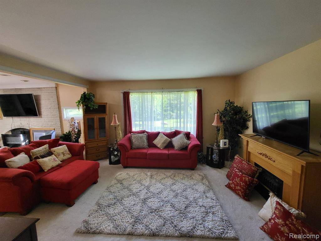 Waterford Twp, MI 48328,689 Hogarth Avenue