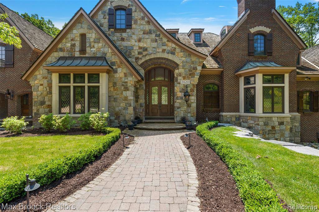 Bloomfield Twp, MI 48301,7420 Inner Circle Drive