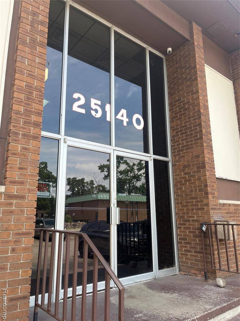 Southfield, MI 48033,25140 Lahser Road C113