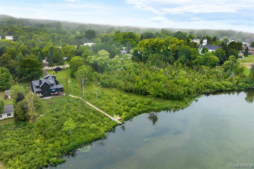 Leelanau Twp, MI 49653,521 S Lake Shore Drive