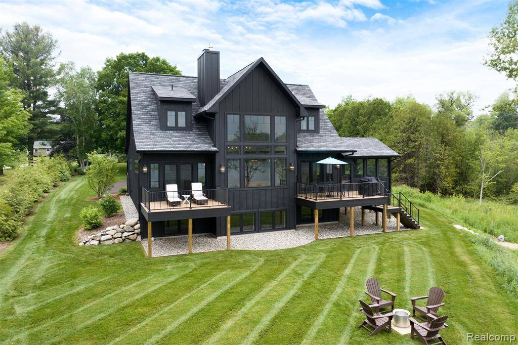 Leelanau Twp, MI 49653,521 S Lake Shore Drive