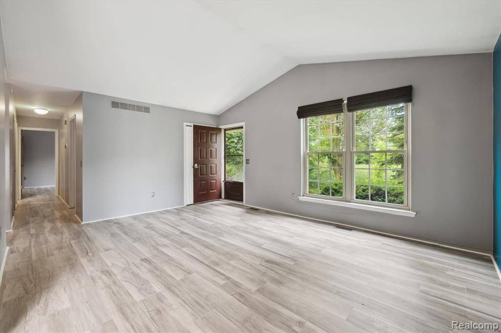 Waterford Twp, MI 48327,7727 Lake Ridge Drive