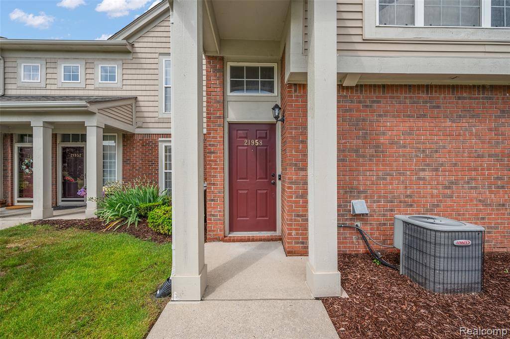 Macomb Twp, MI 48042,21958 Hartford Way