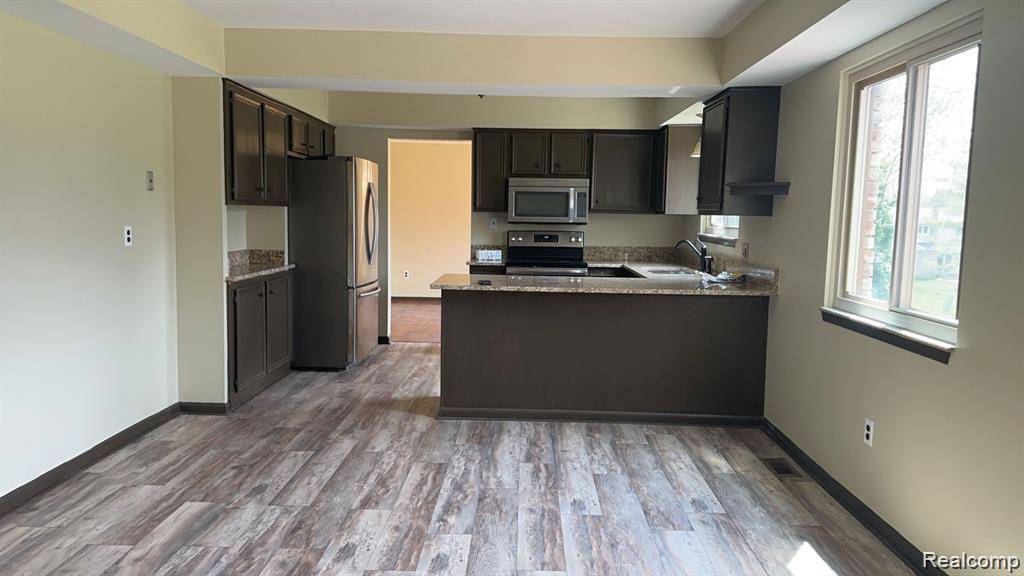 Rochester Hills, MI 48309,425 Pinehurst Drive