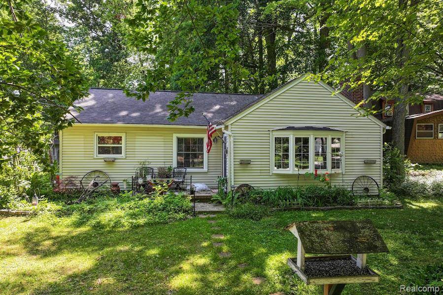 Imlay City, MI 48444,580 N Almont Avenue