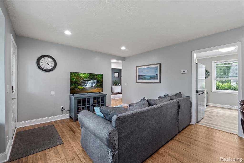 Waterford Twp, MI 48328,94 S Tilden Avenue