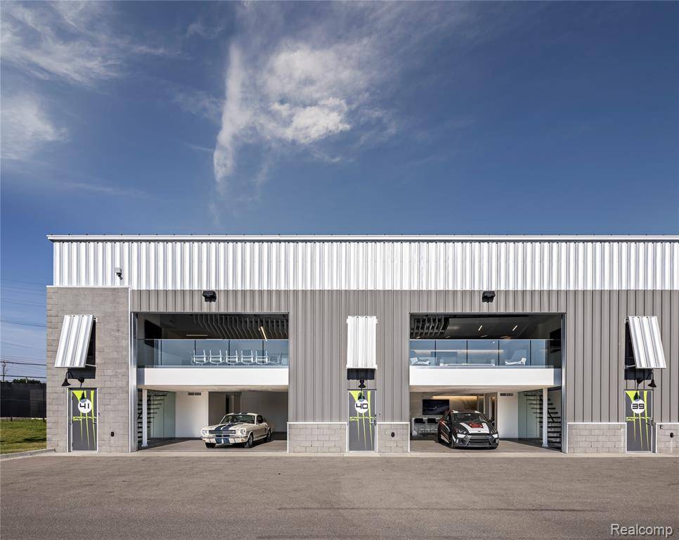 Pontiac, MI 48341,40 Straightaway Drive 40 & 41