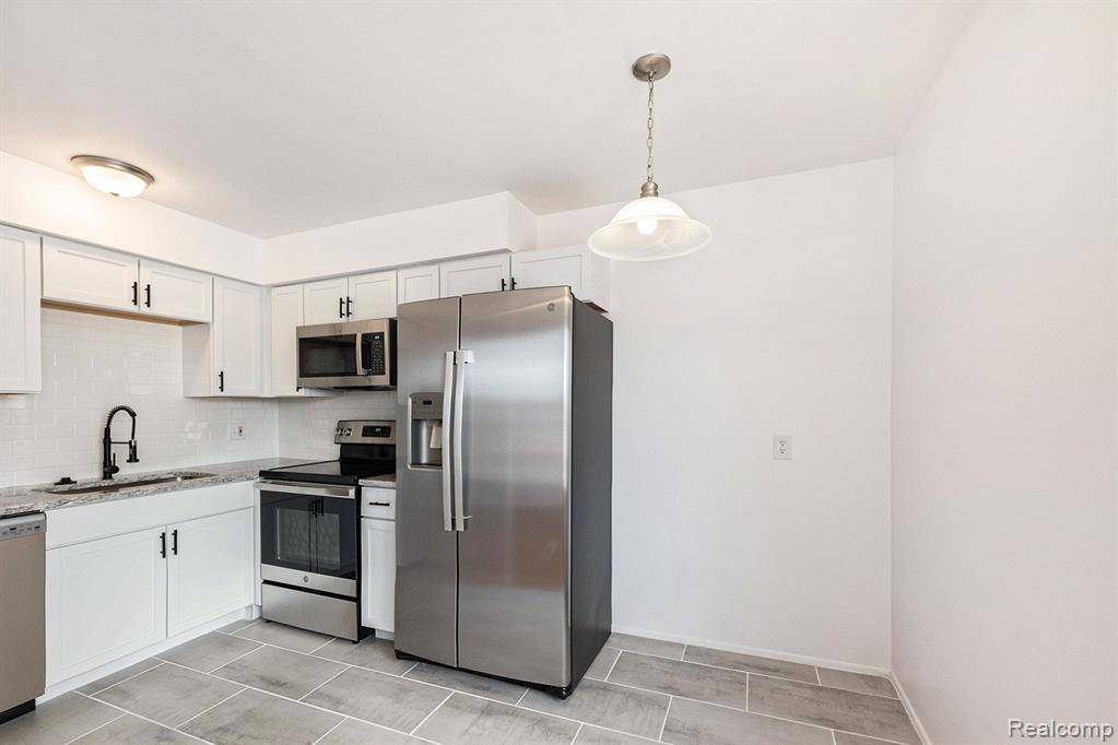 Royal Oak, MI 48073,4830 BRIARWOOD Avenue 8