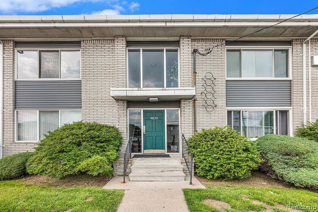Royal Oak, MI 48073,4830 BRIARWOOD Avenue 8