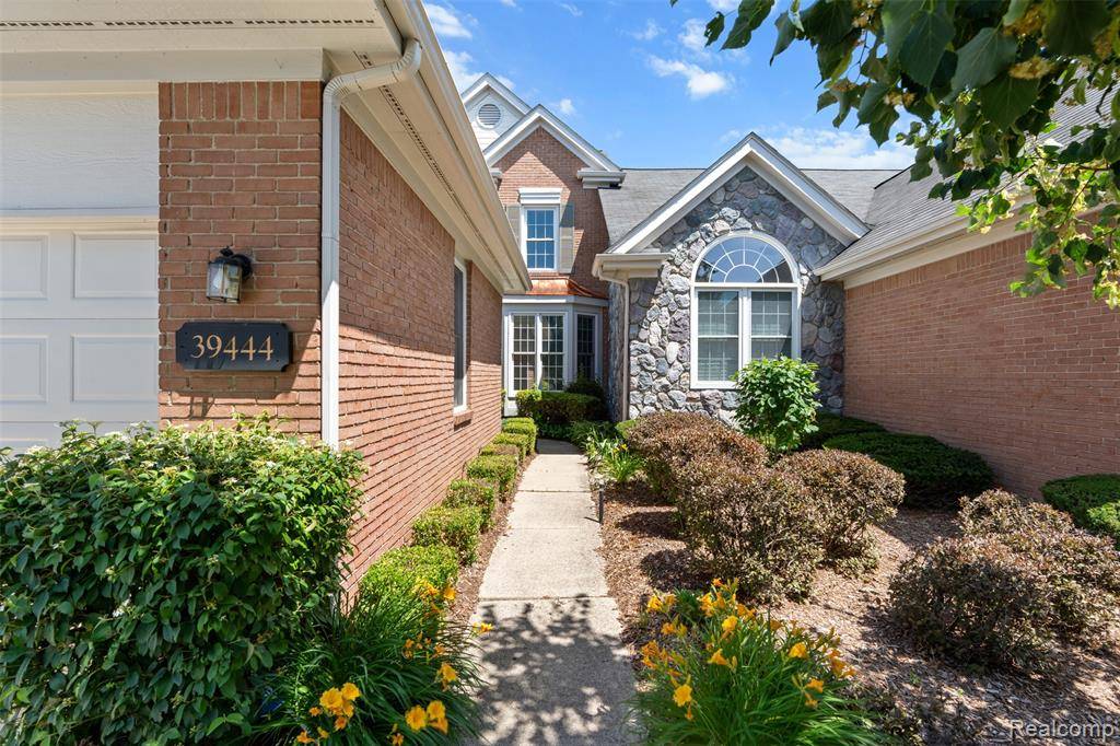 Northville, MI 48168,39444 Village Run Drive 221